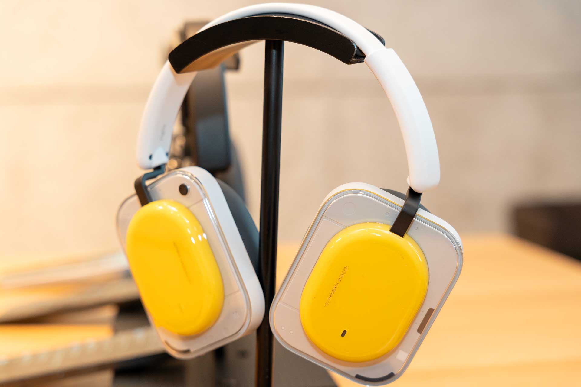 NOTHING HEADPHONE ワイヤレスヘッドホン イエロー/ホワイト Nothing、約5日のロングバッテリーヘッドフォン「Headphone (a)」 - AV