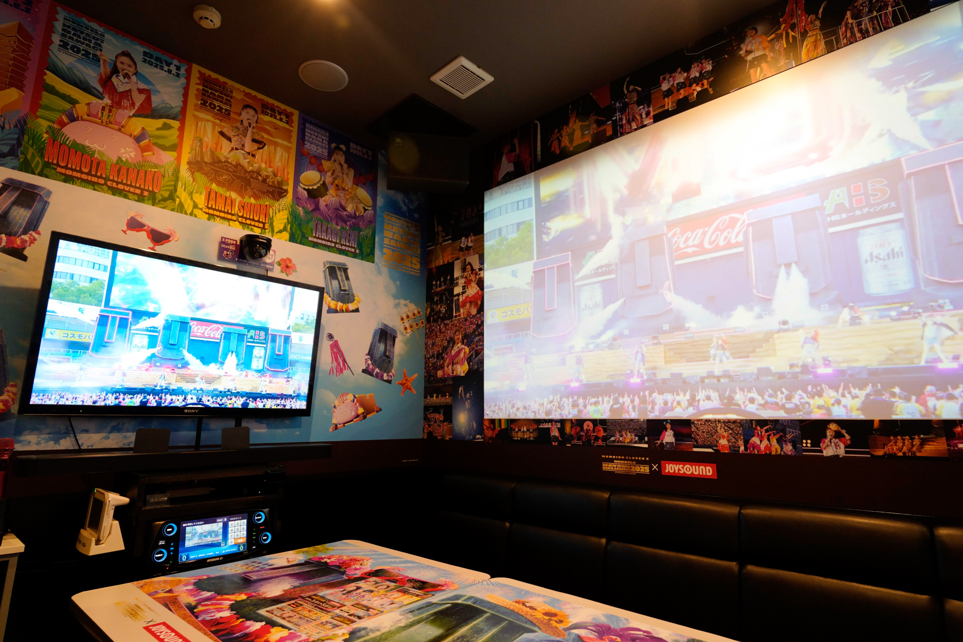 カラオケBOXに、JBLのDolby Atmosサウンドバーで推し活!? JOYSOUND“ももクロコラボルーム”に潜入