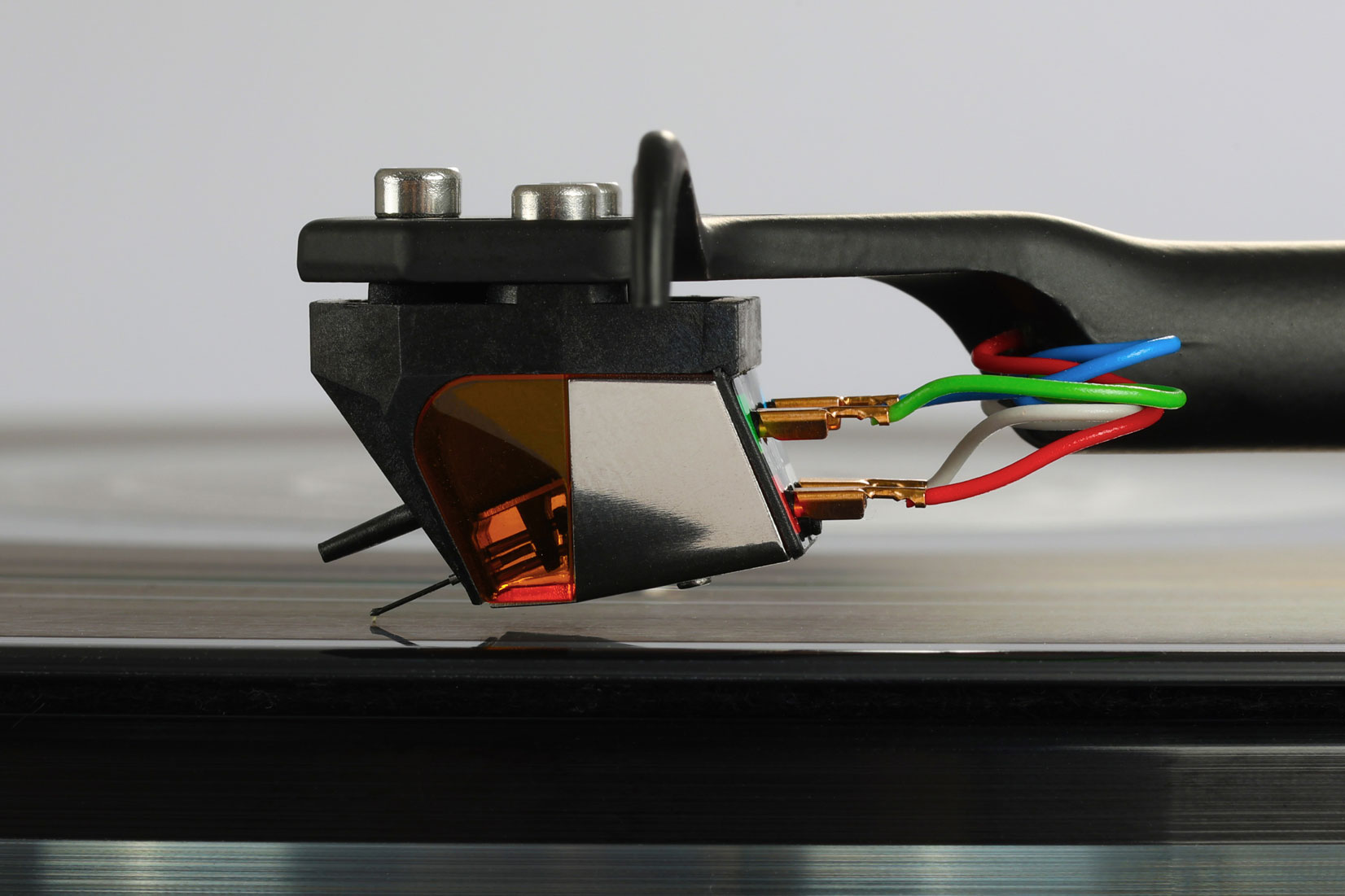 Regaから新リファレンスカートリッジ。7700円のアップグレード交換針も