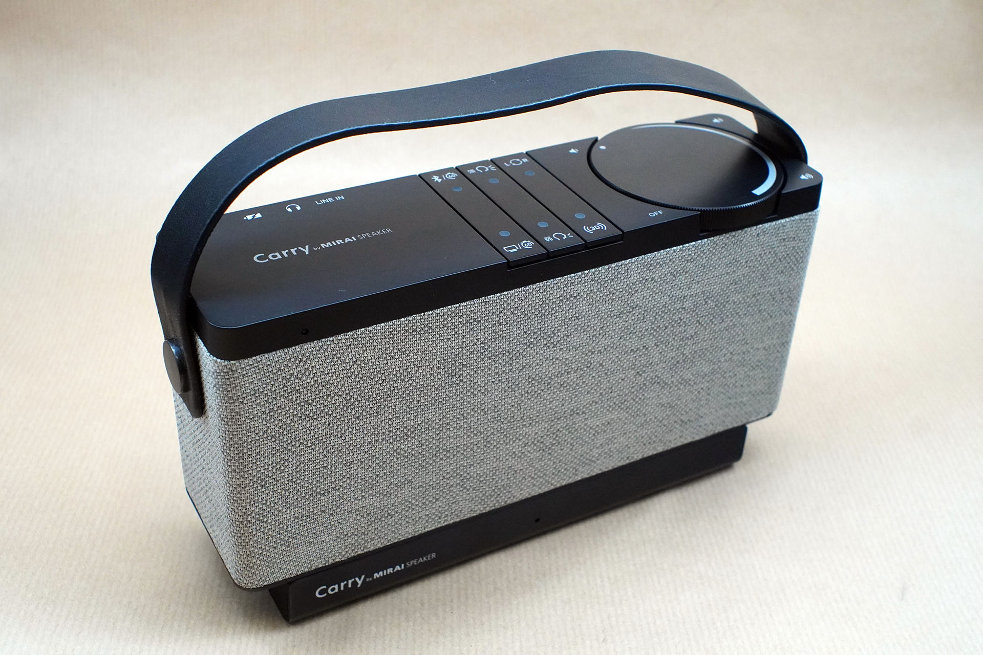 【小寺信良の週刊 Electric Zooma!】プロジェクター観戦に最適！ お手元スピーカーの新しいカタチ、Carry by MIRAI SPEAKER