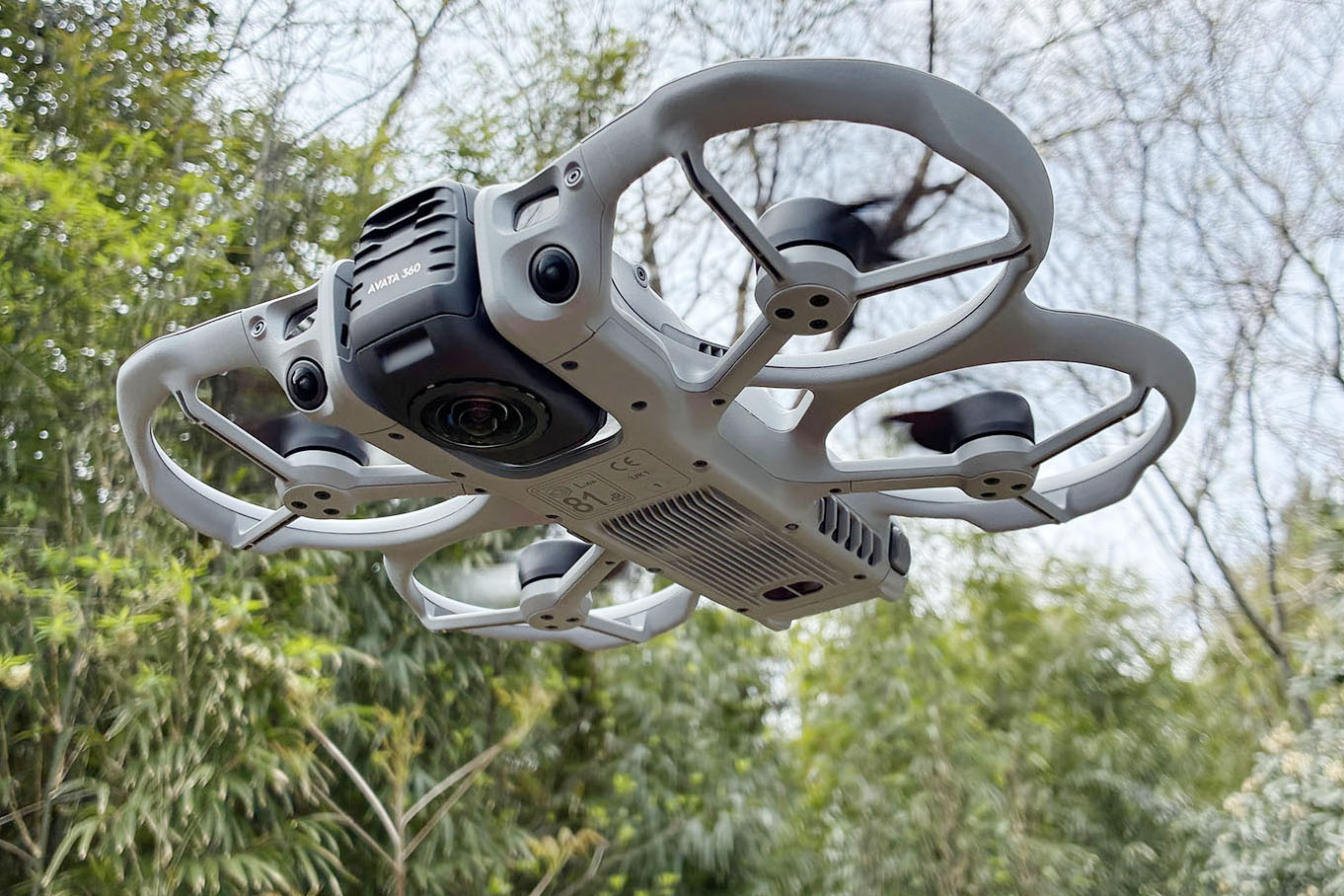 【小寺信良の週刊 Electric Zooma!】空飛ぶ360度8Kカメラ、DJI「Avata 360」。クセになる爽快感