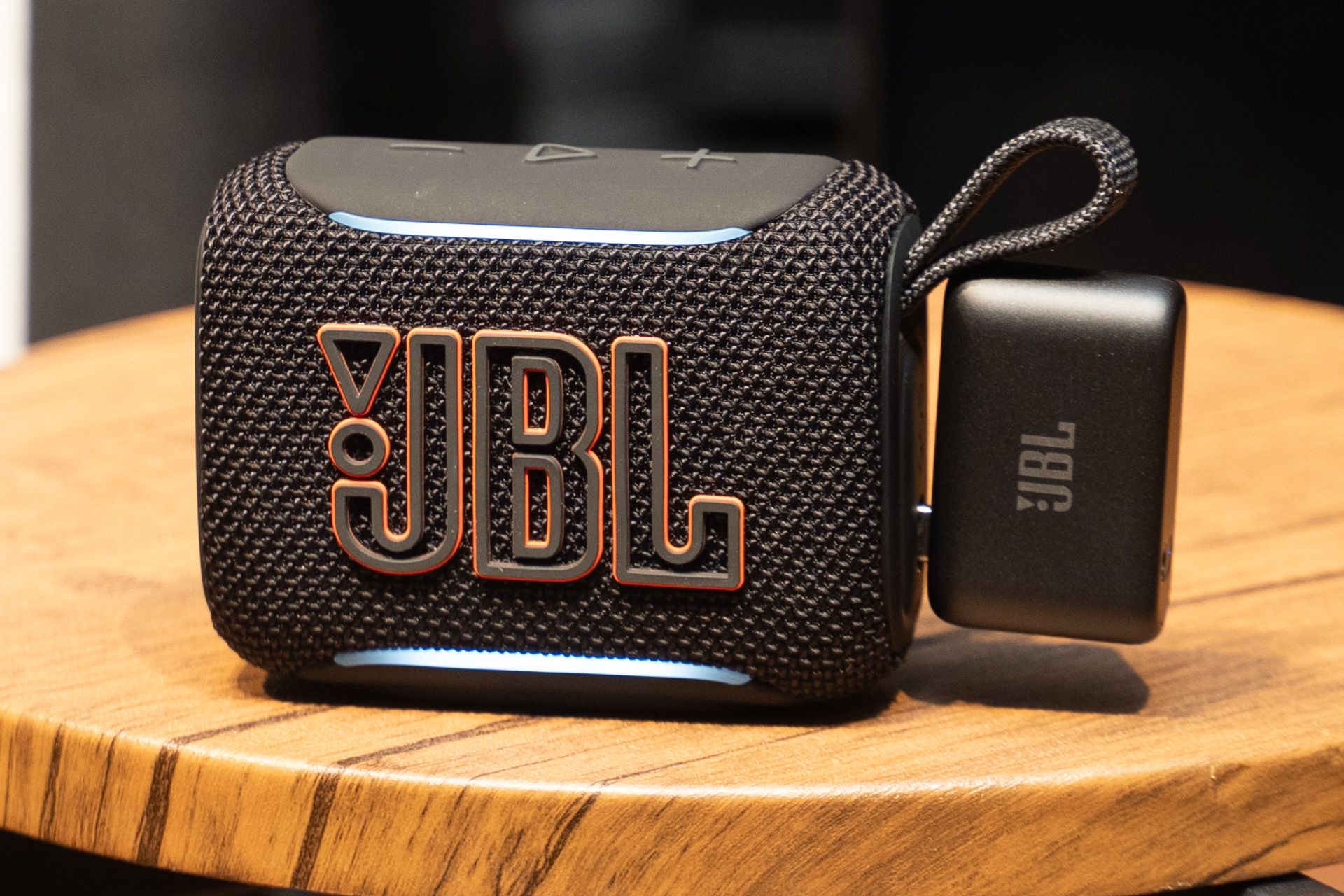 JBL小型Bluetoothスピーカーがロスレス対応&高音質化「JBL GO 5」。簡易PA化できるマイクも今夏