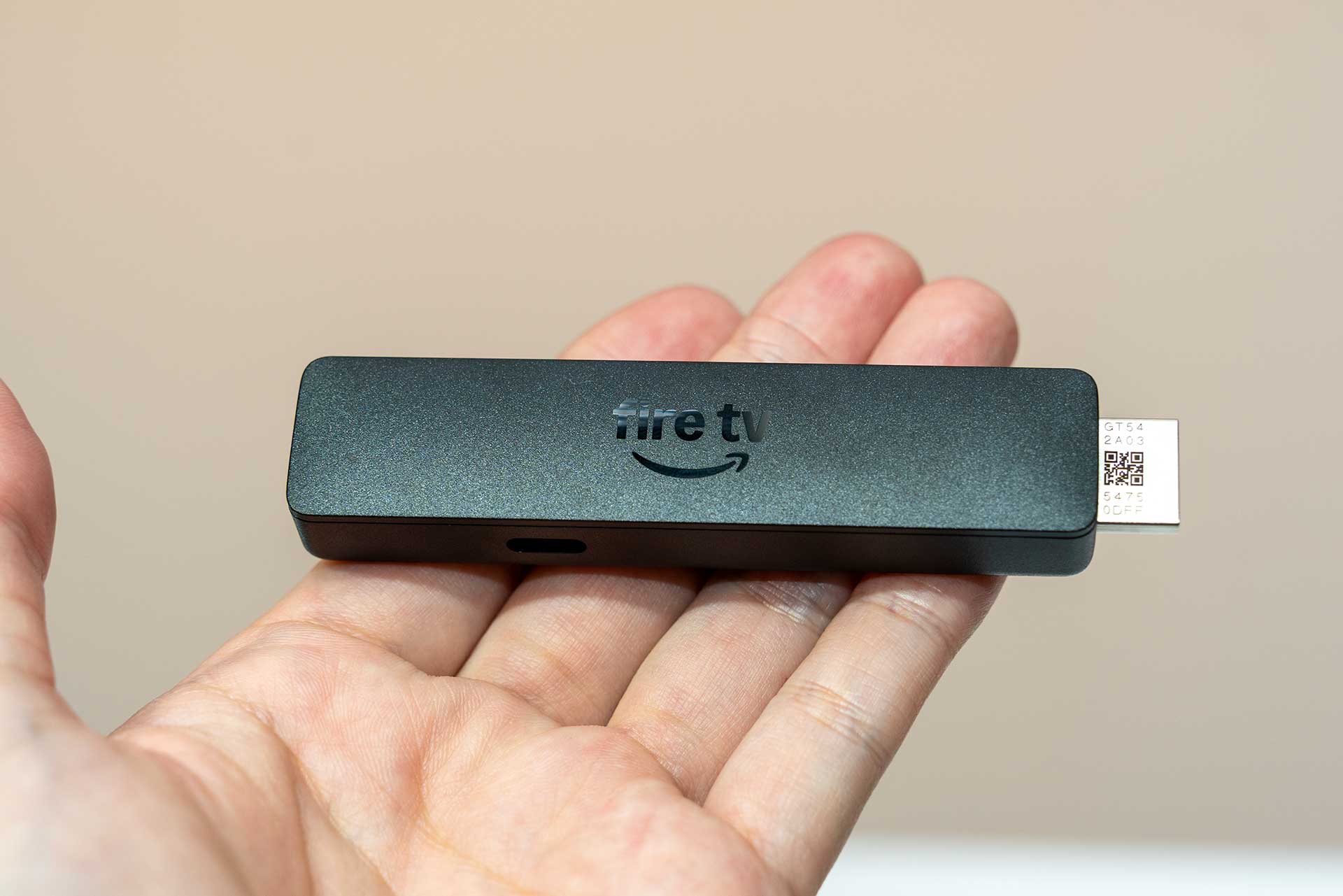Amazon、隣のHDMIに干渉しない「Fire TV Stick HD」6980円。高速化