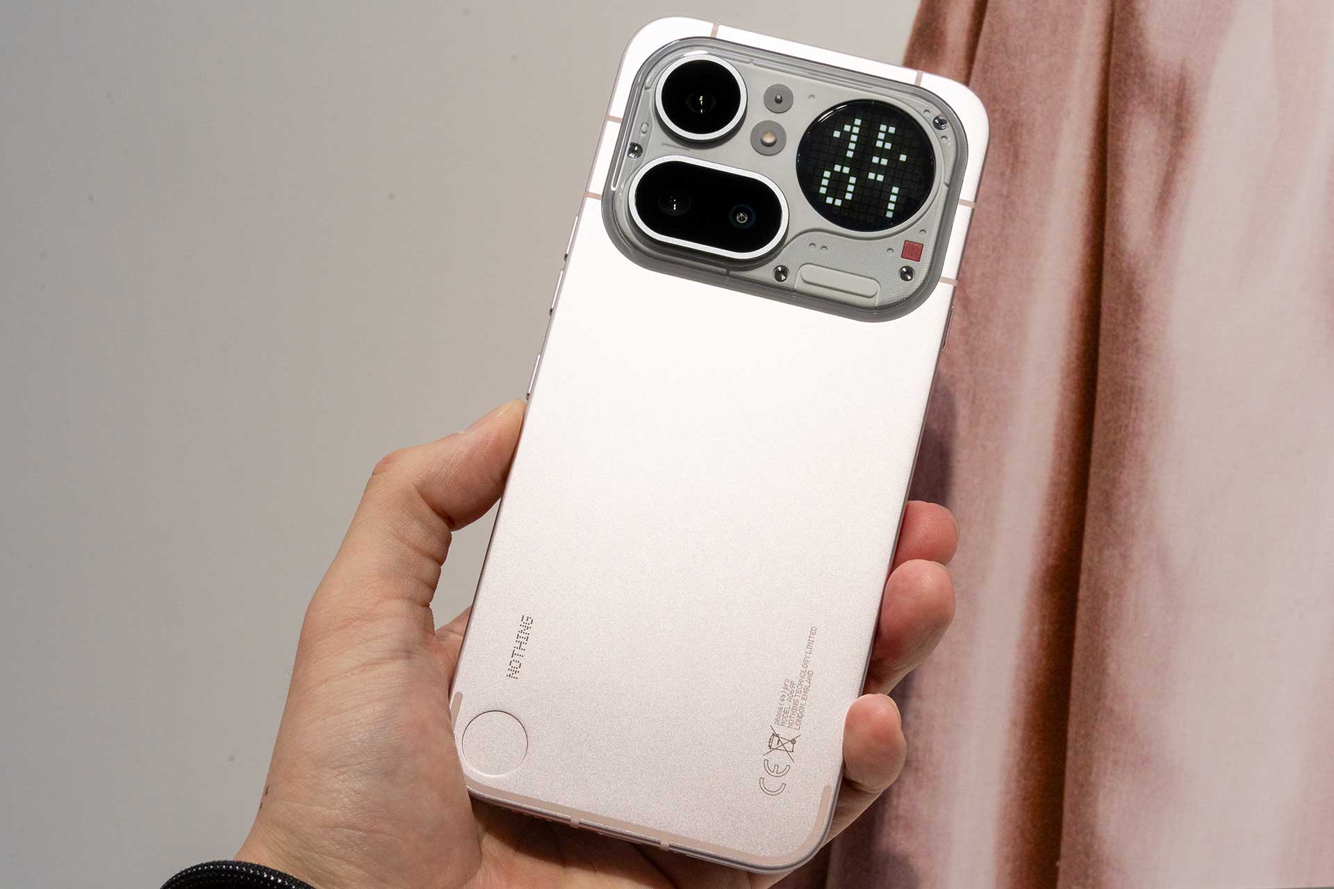 Nothing、ミッドレンジスマホを再定義する「Phone (4a)」。Pro国内初