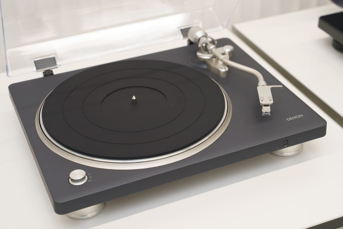 7J DP とレコードプレーヤー S3」が聴ける デノン・レコードプレーヤー「DP-500BT」とB&W「707 ラジオ・コンポ