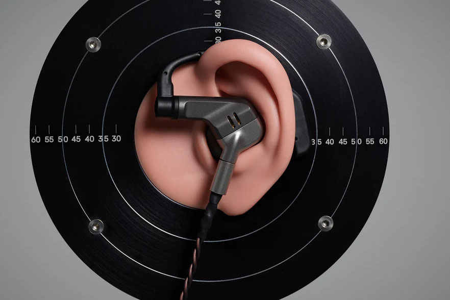 Brise Audio、「理想のサウンドをユニバーサルイヤフォンで具現化」“IBUKI”誕生。100万円