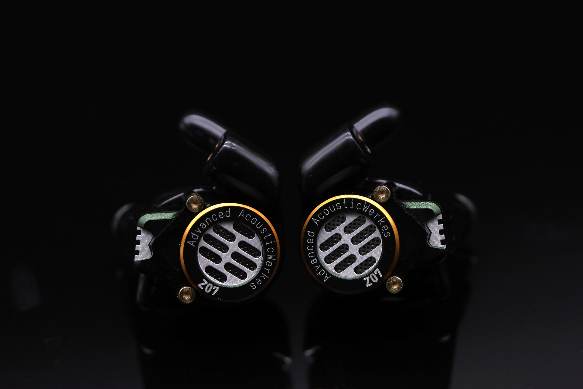 AAW、シャークフィンやカスタムアダプタで着け心地を選べるIEM「Z07」