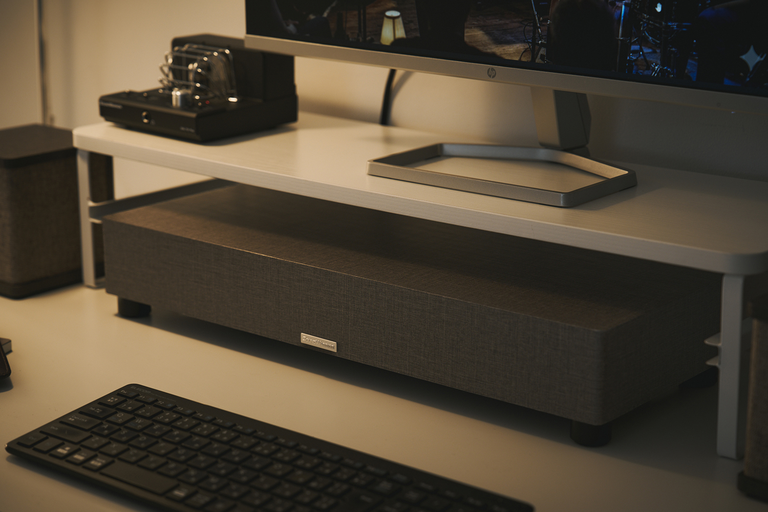 SOUND WARRIOR、デスクにも置ける7cm厚サブウーファー。専用スピーカーとのセットも