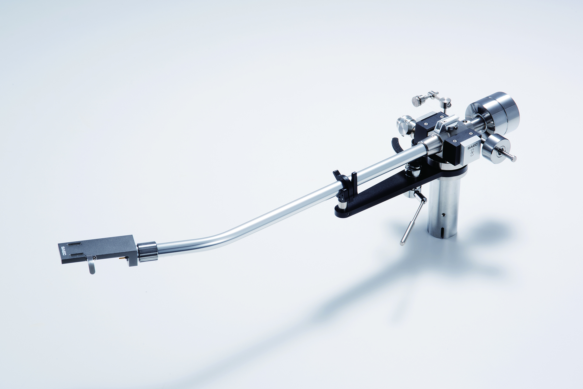 サエク、新世代ダブルナイフエッジ方式トーンアームのロングタイプ「WE-712」