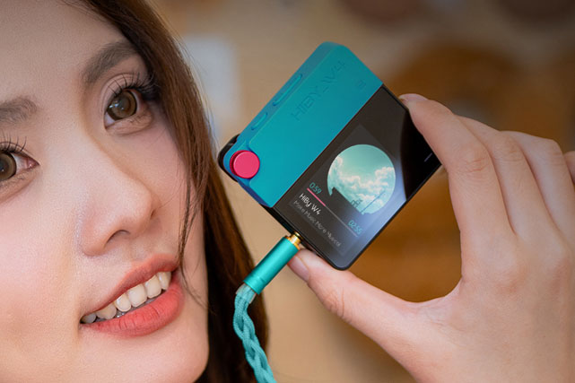 HiBy、BluetoothとUSBで使える小型DAC「W4」に新色”Cyan” - AV Watch