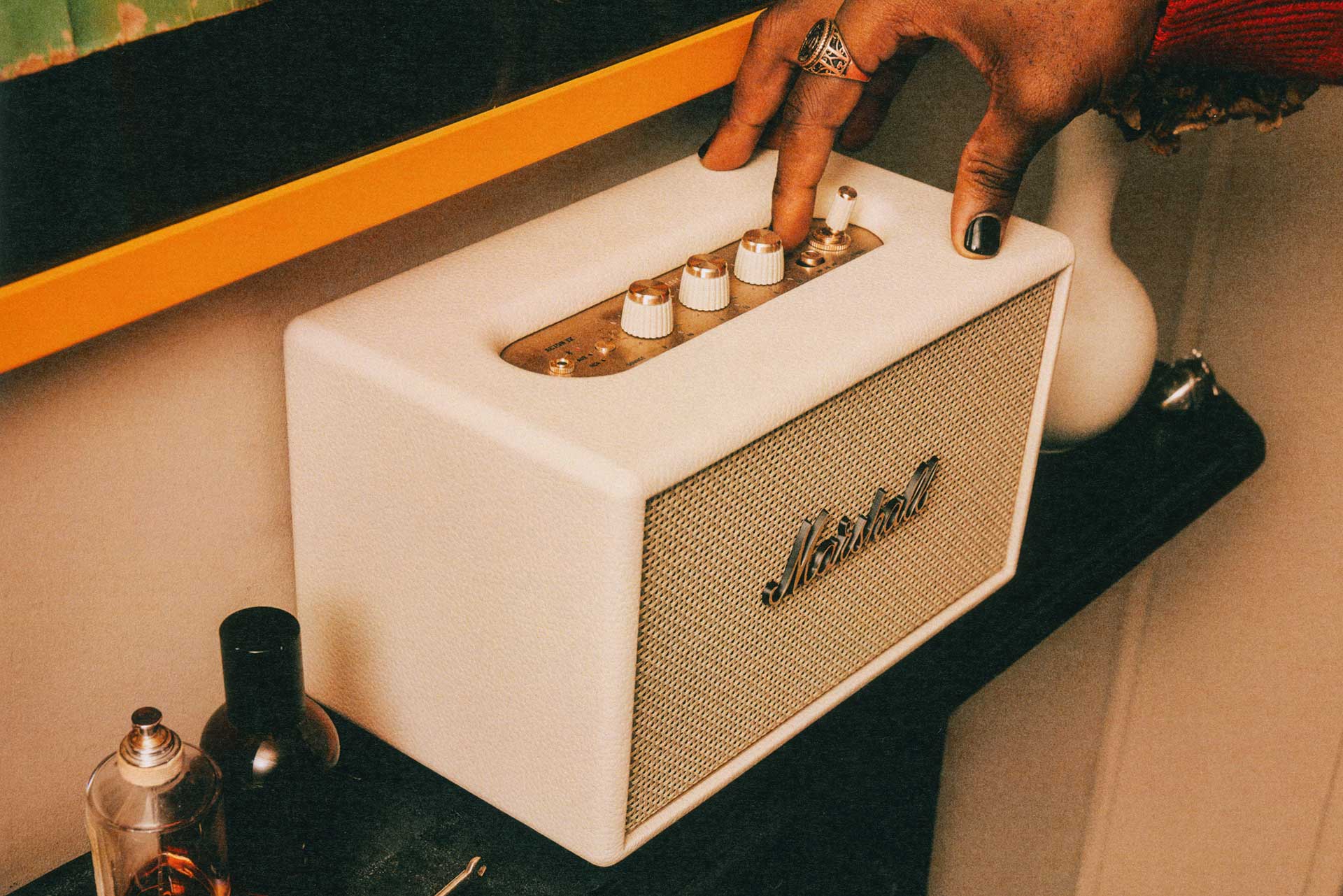 Marshall、よりパワフルな低音のBluetoothホームスピーカー。Auracast