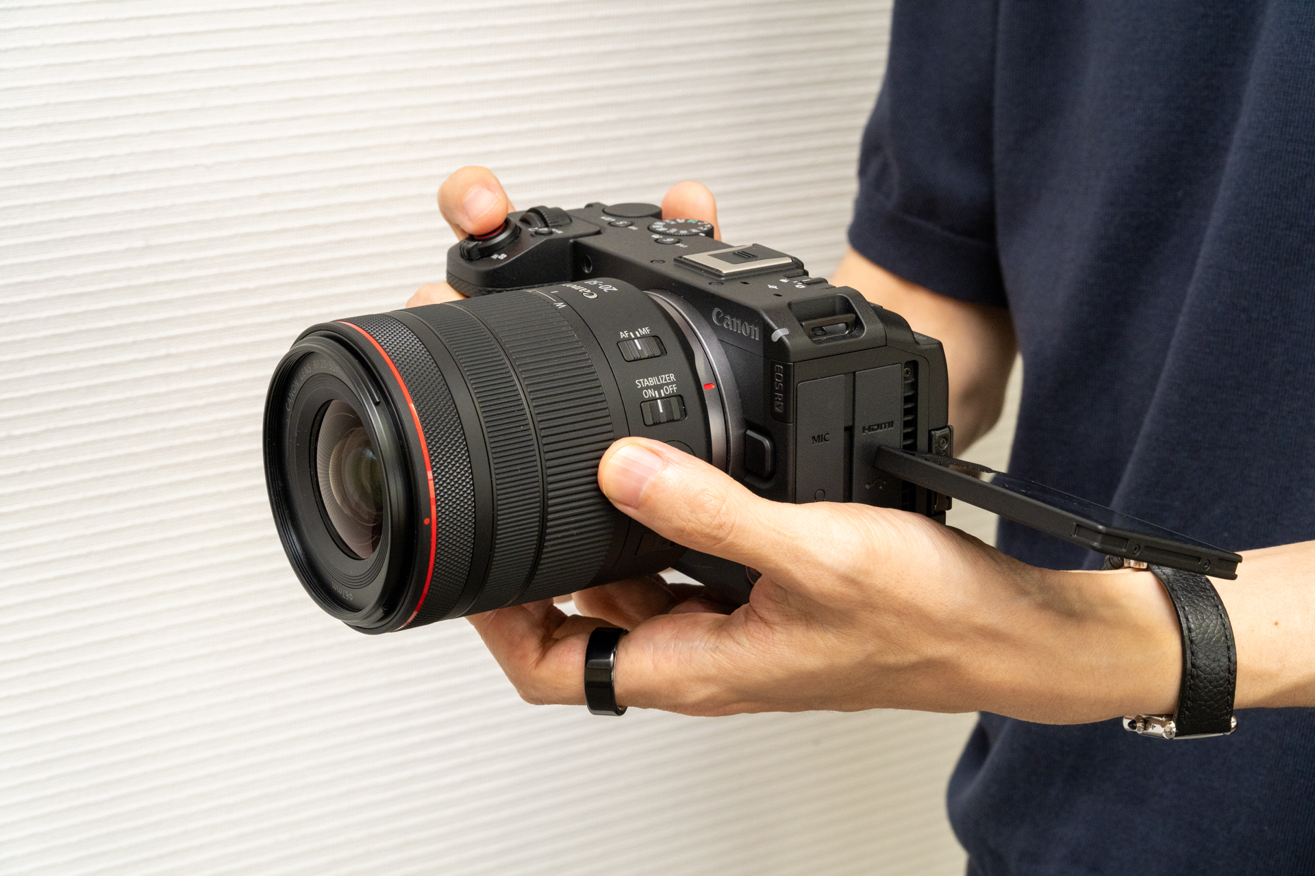 キヤノン「EOS R6 V」の使命とは? スチル機とシネマ機の間に広がる動画ニーズ