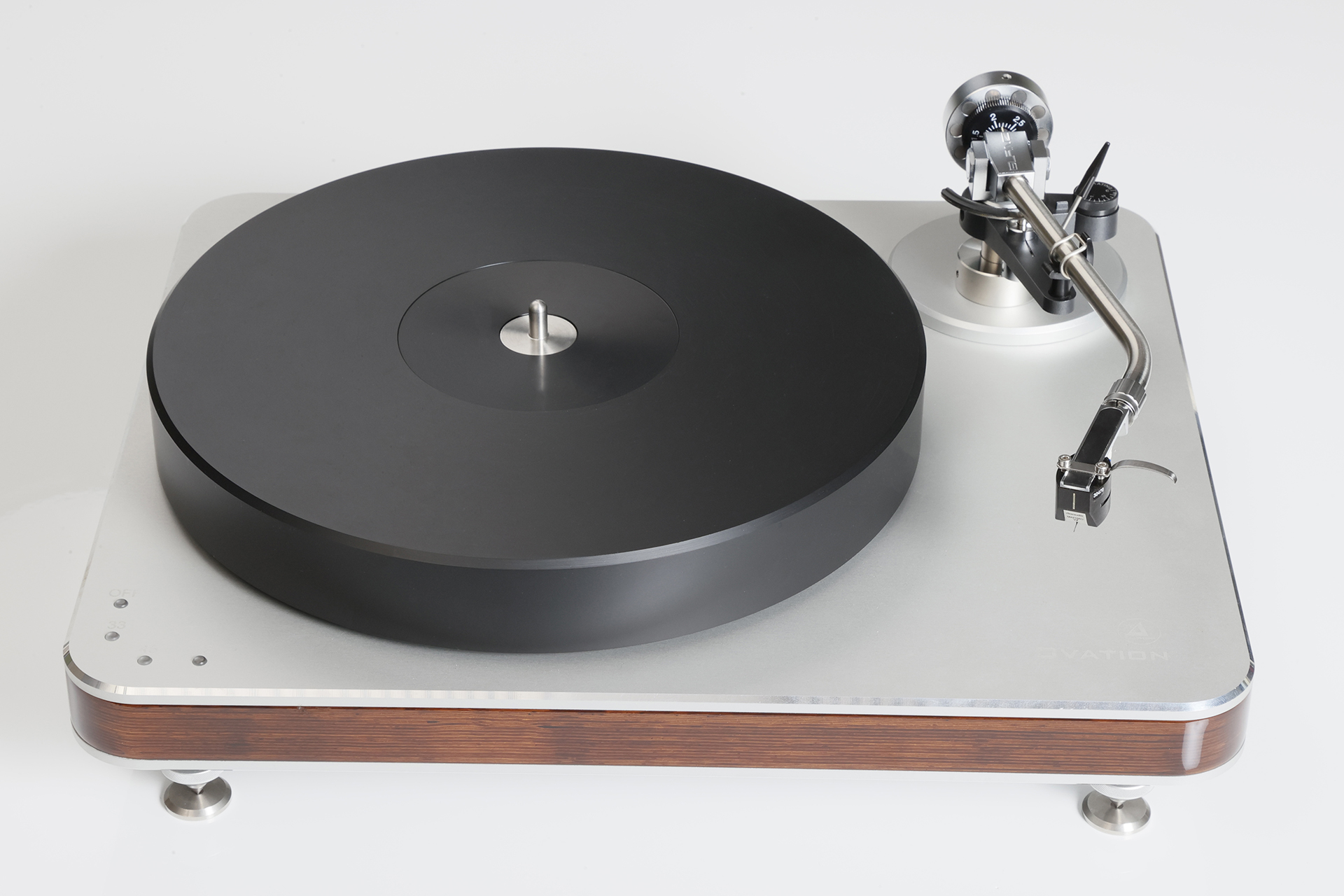 独clearaudioのターンテーブルと、日本のアームGLANZが初コラボ。セットモデル登場