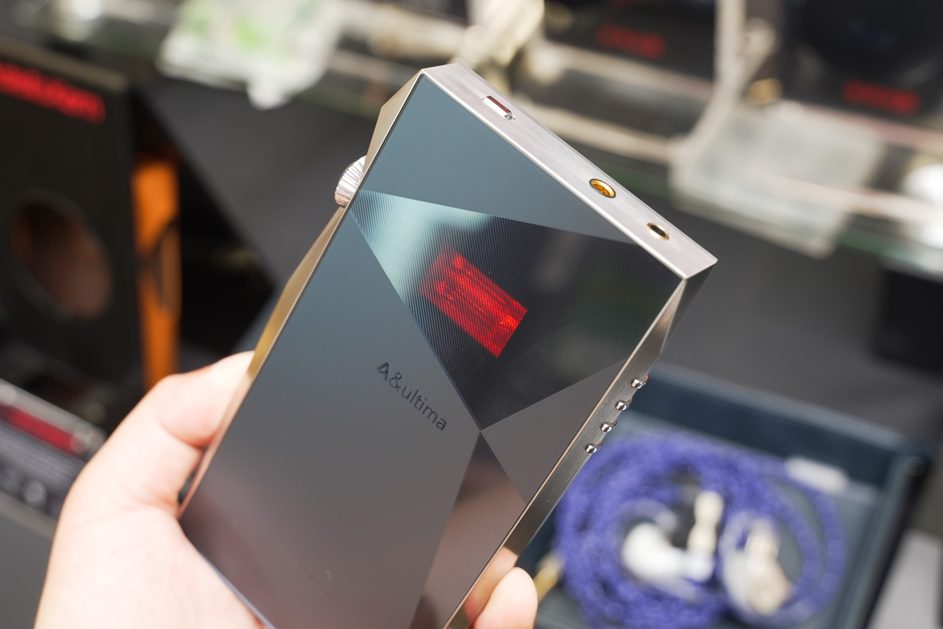 “クアッド真空管”AK「SP4000T」や、finalトゥルーダイヤモンド振動板ヘッドフォンまで。ヘッドフォン祭 mini開幕