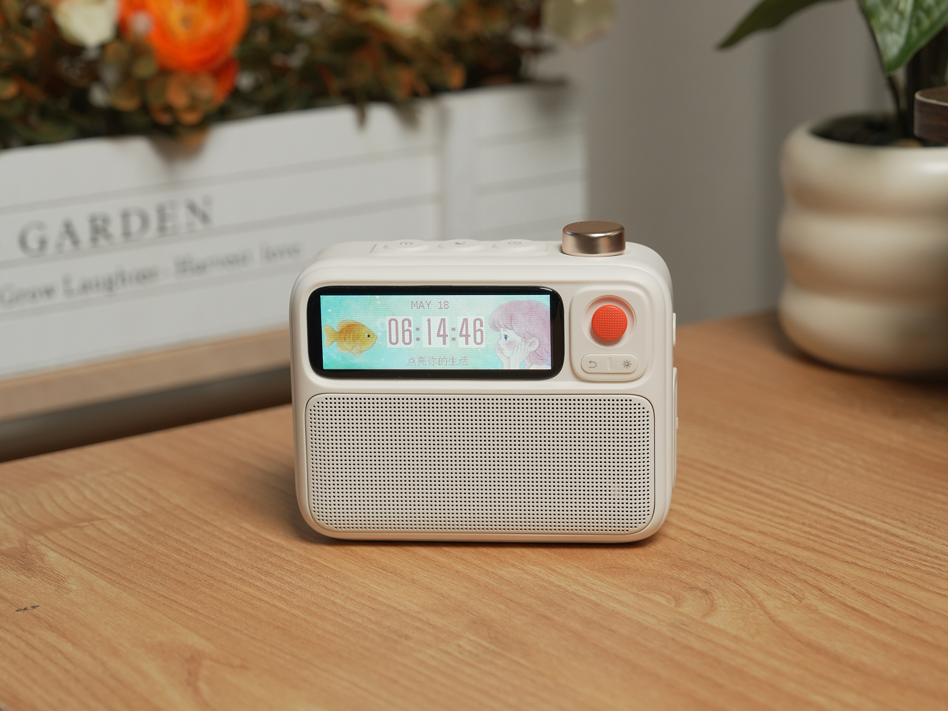 カセットプレーヤー風ボディにピクセルアートを表示するBluetoothスピーカー