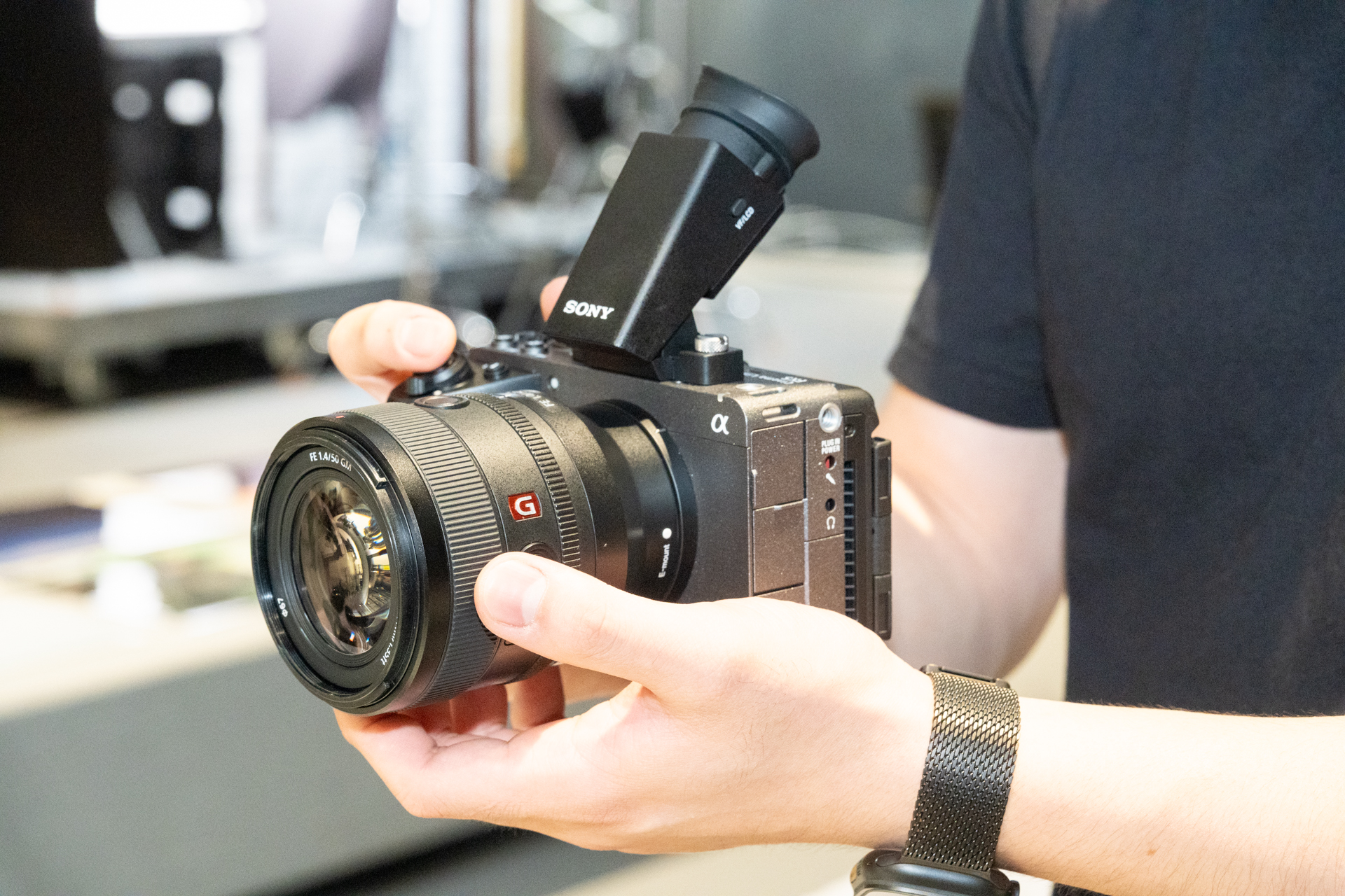 ソニー「FX5」はどんな人に向いている? CineAlta寄りな“ガチ”動画撮影カメラ