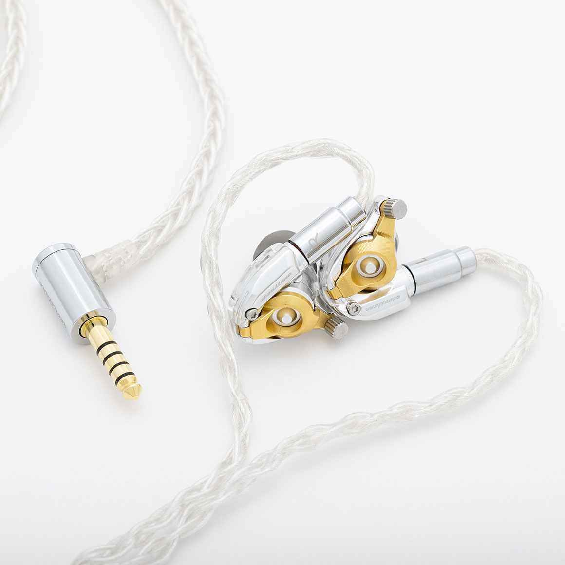 Acoustune「HS2000Air」。約13gの軽量ボディと新開発「ACT09」採用