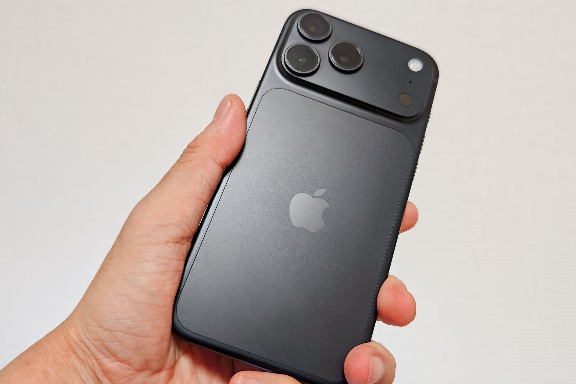 西田宗千佳のRandomTracking】同じに見えて中身は激変。「iPhone 18