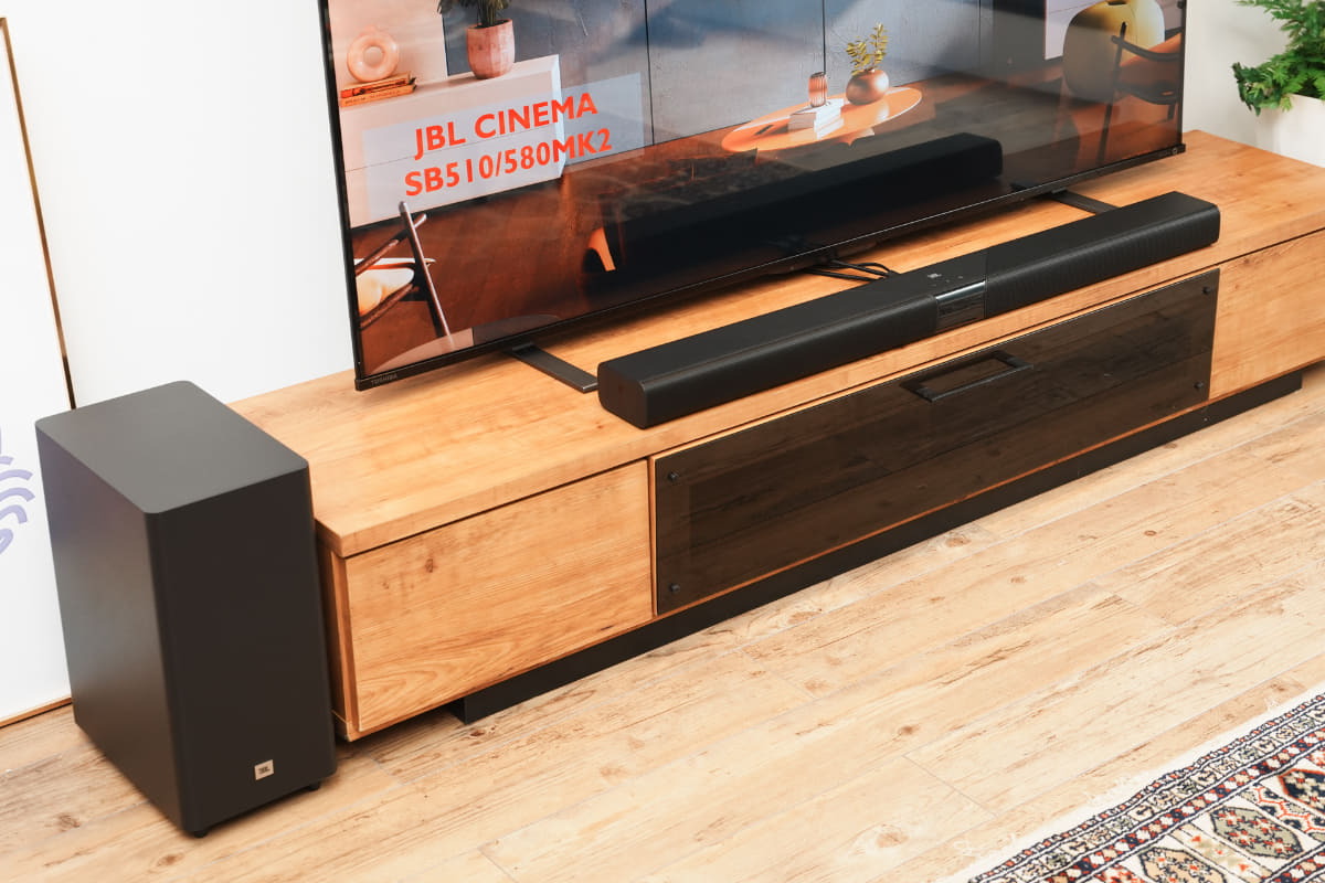 JBL、折りたたみでき、BTスピーカーをリアに使えるサウンドバー。2万円
